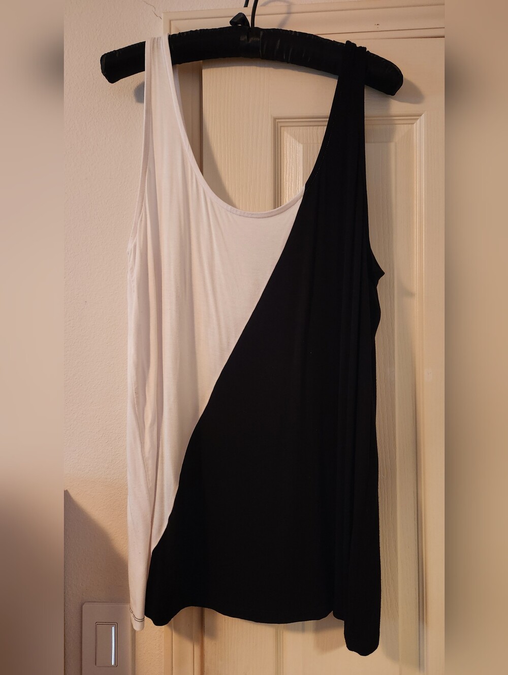 Torrid Sylvia Mollie Black & White Sleeveless Colorblock Tank Size 3